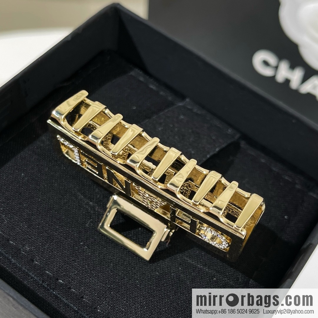 New ☑️ Chanel cut-out with drill letter hairpin hairpin