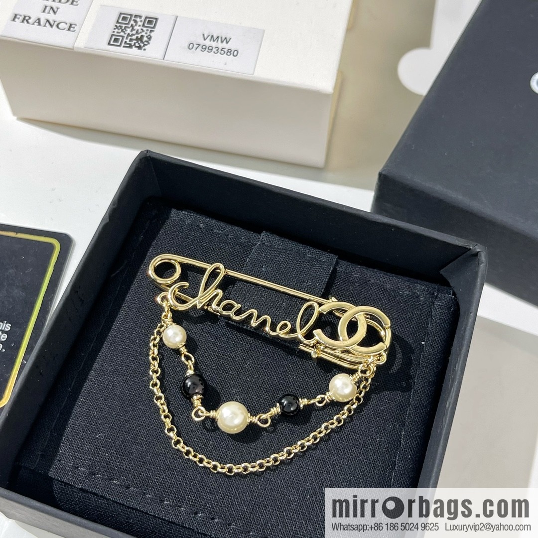 New ☑️ Chanel double c fringed pearl pin 🧷 brooch