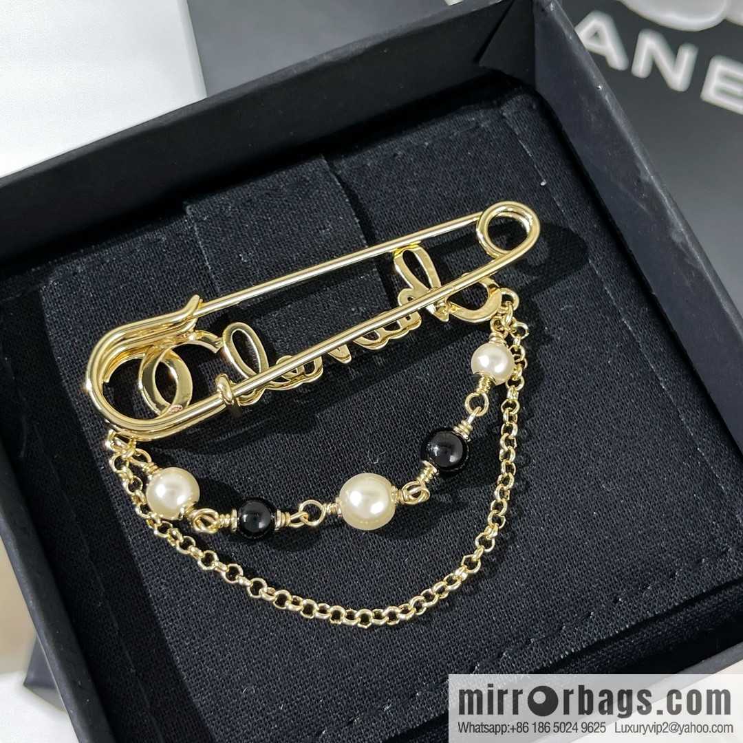 New ☑️ Chanel double c fringed pearl pin 🧷 brooch