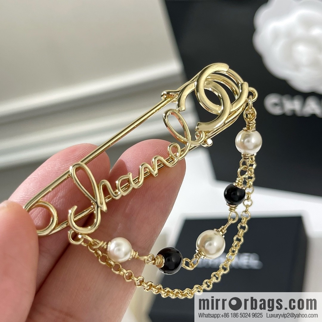 New ☑️ Chanel double c fringed pearl pin 🧷 brooch
