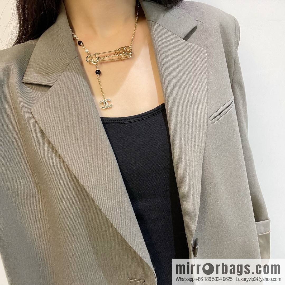 New ☑️ Chanel double c fringed pearl pin 🧷 necklace