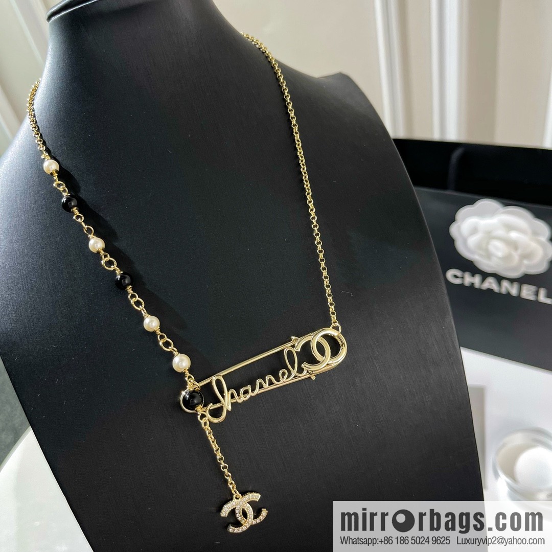 New ☑️ Chanel double c fringed pearl pin 🧷 necklace