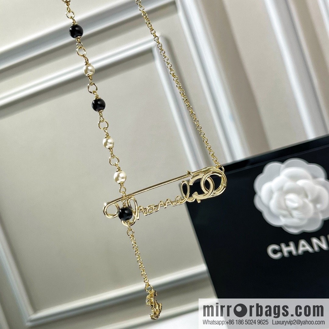 New ☑️ Chanel double c fringed pearl pin 🧷 necklace