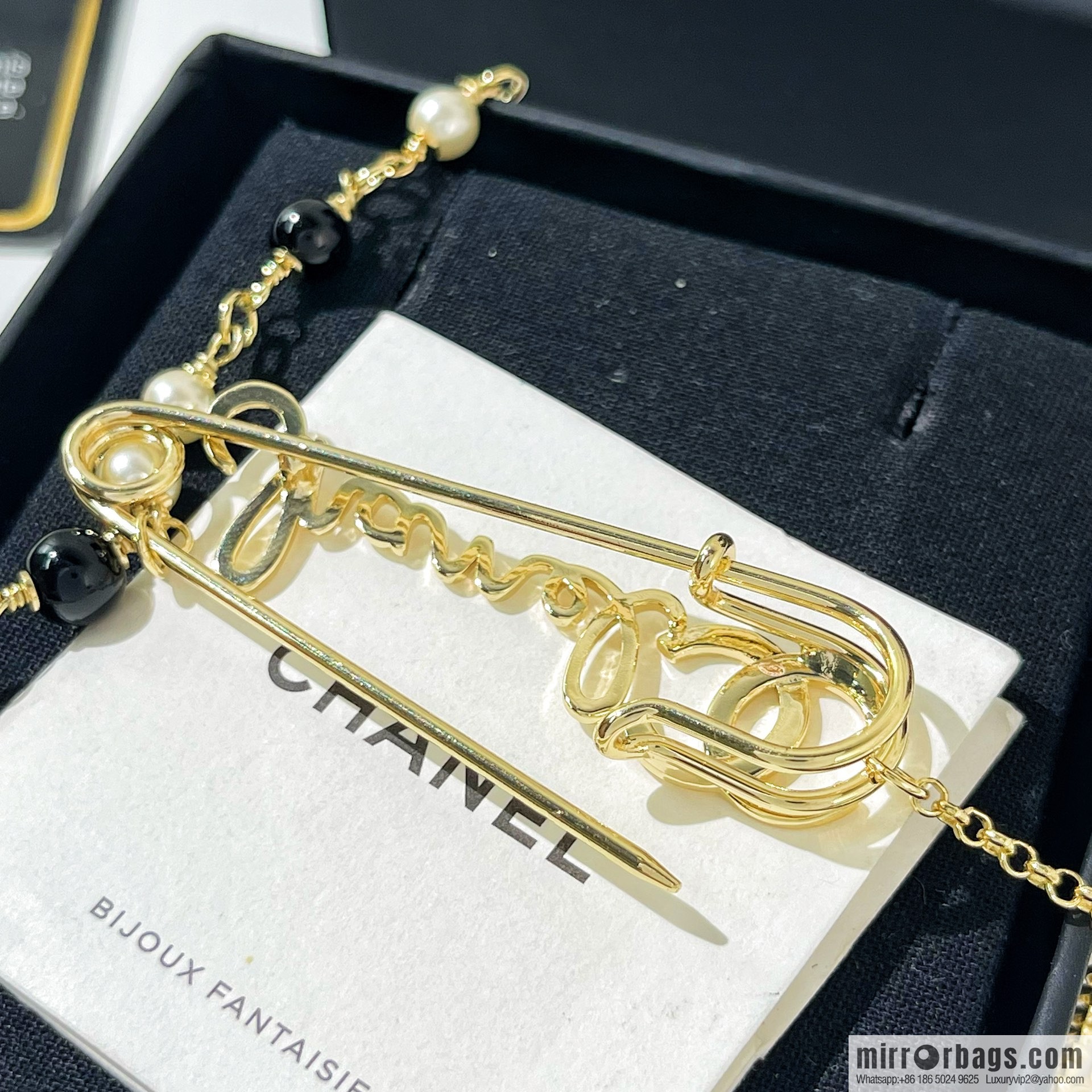 New ☑️ Chanel double c fringed pearl pin 🧷 necklace