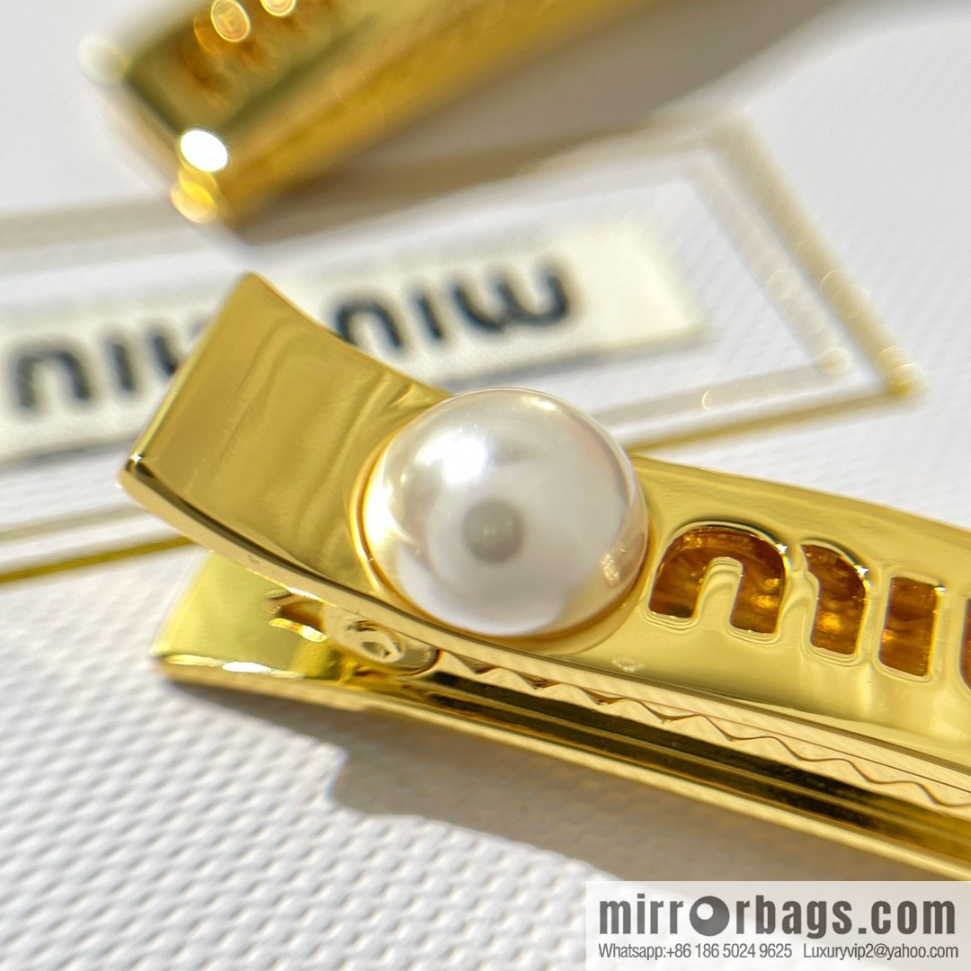 MIU MIU Miao Miao Pearl Duck Beak Clip Hairpin Hairpin