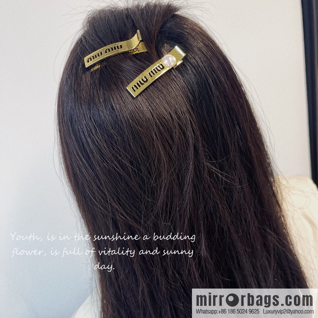 MIU MIU Miao Miao Pearl Duck Beak Clip Hairpin Hairpin