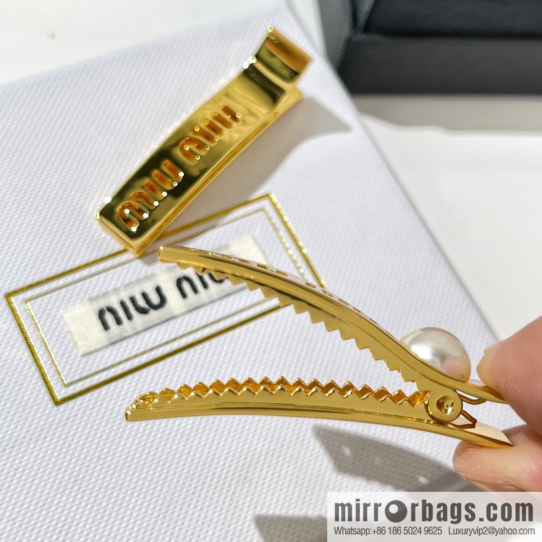 MIU MIU Miao Miao Pearl Duck Beak Clip Hairpin Hairpin