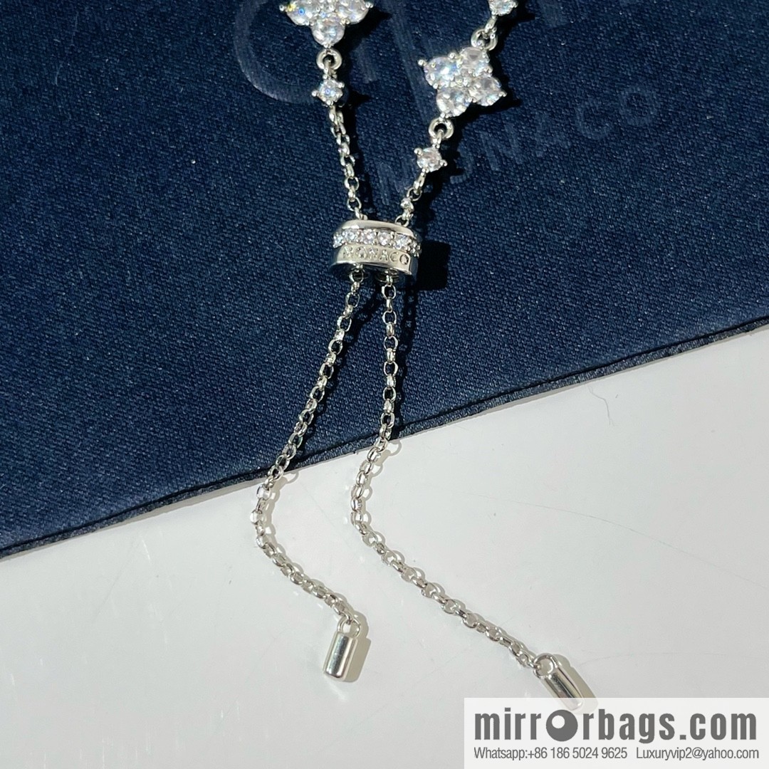 APM Monaco sparkle adjustable, silver-white temperament four-leaf clover bracelet