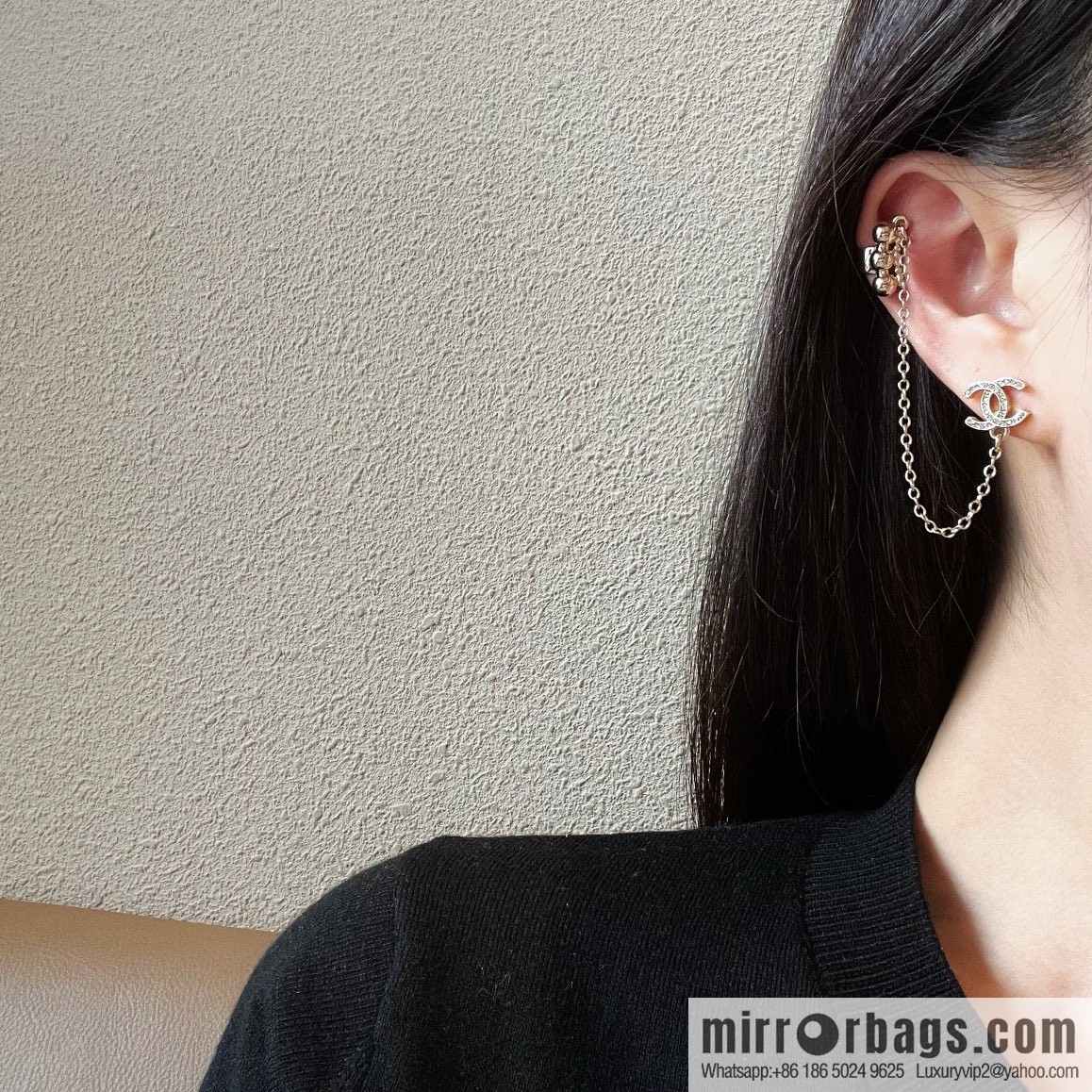 New ☑️ Chanel double c asymmetrical stud earclip