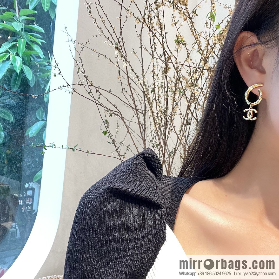 New ☑️ Chanel gold double c stud earrings