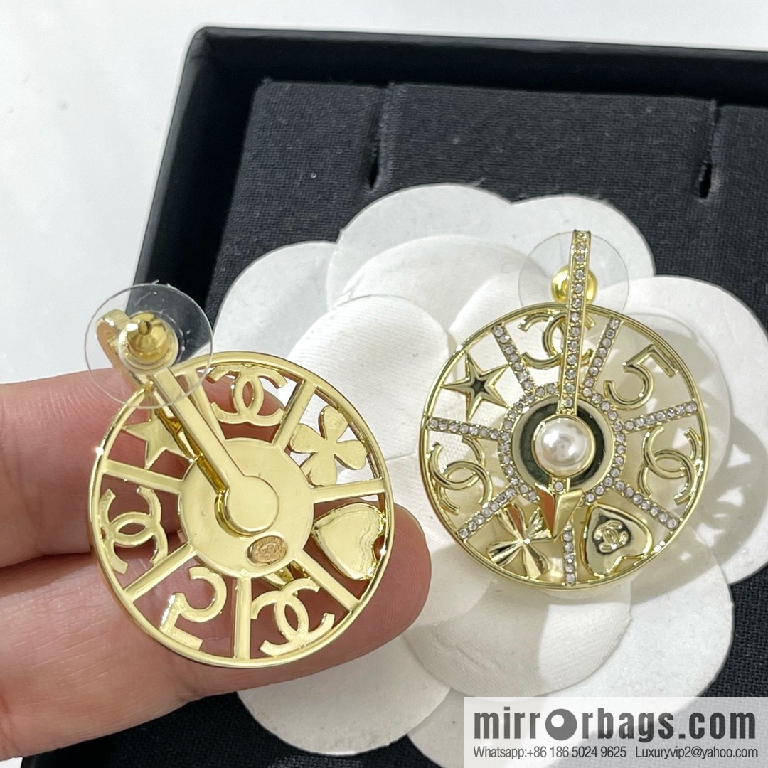 New ☑️ Chanel turntable pearl stud earrings