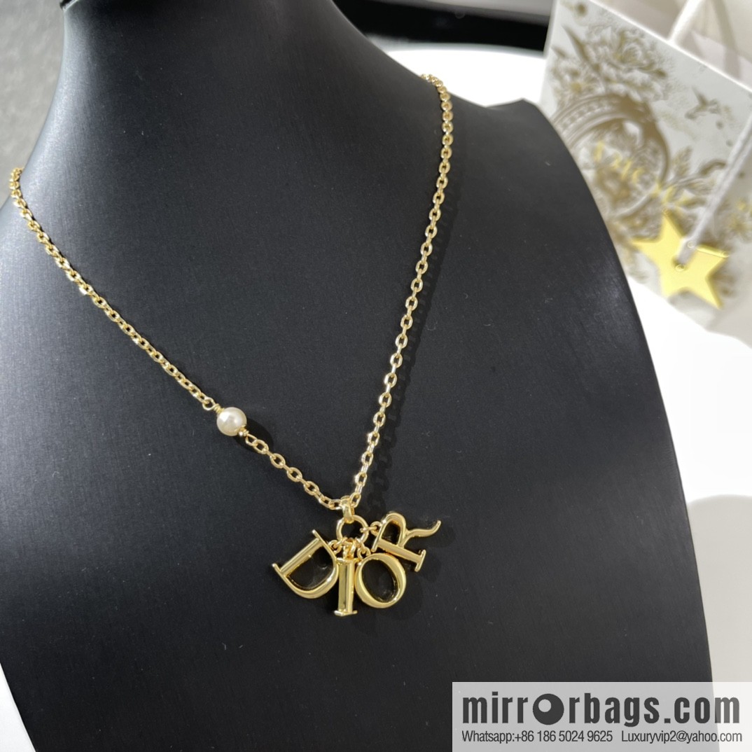 New ☑️ Dior letter necklace bracelet