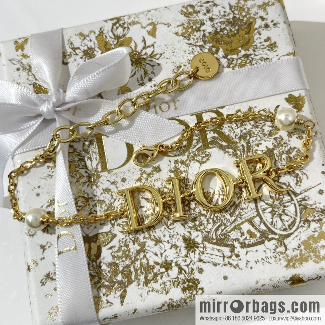 New ☑️ Dior letter necklace bracelet