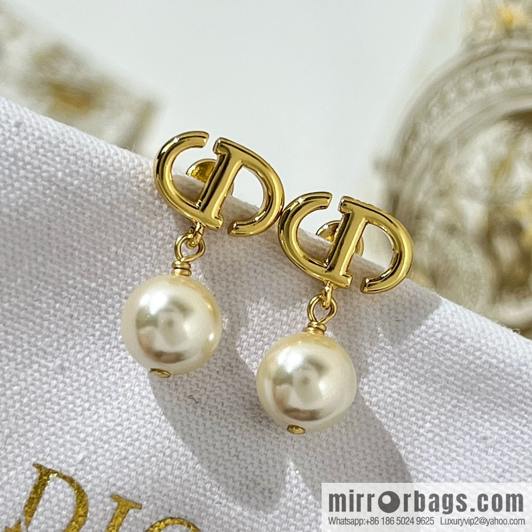 New ☑️ Dior CD pearl stud earrings
