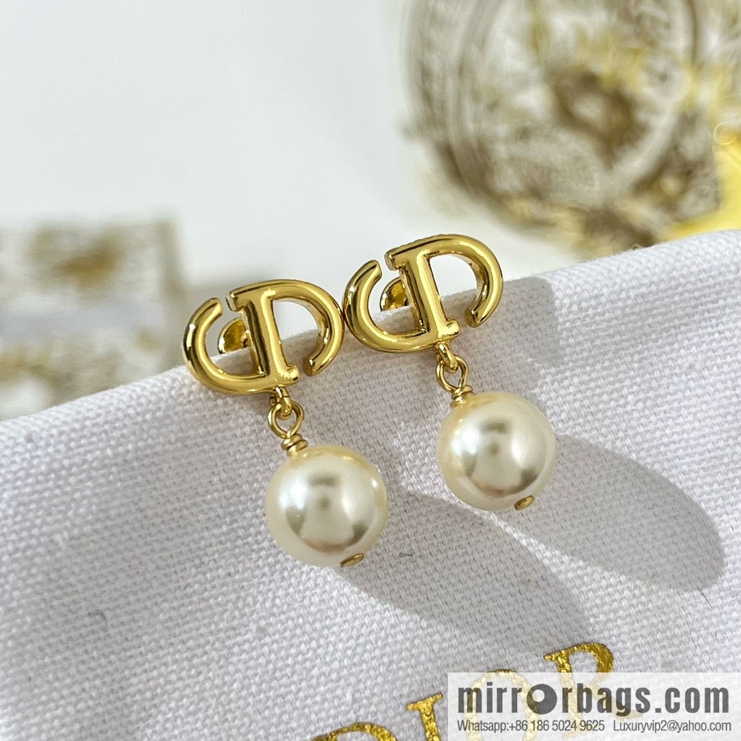 New ☑️ Dior CD pearl stud earrings