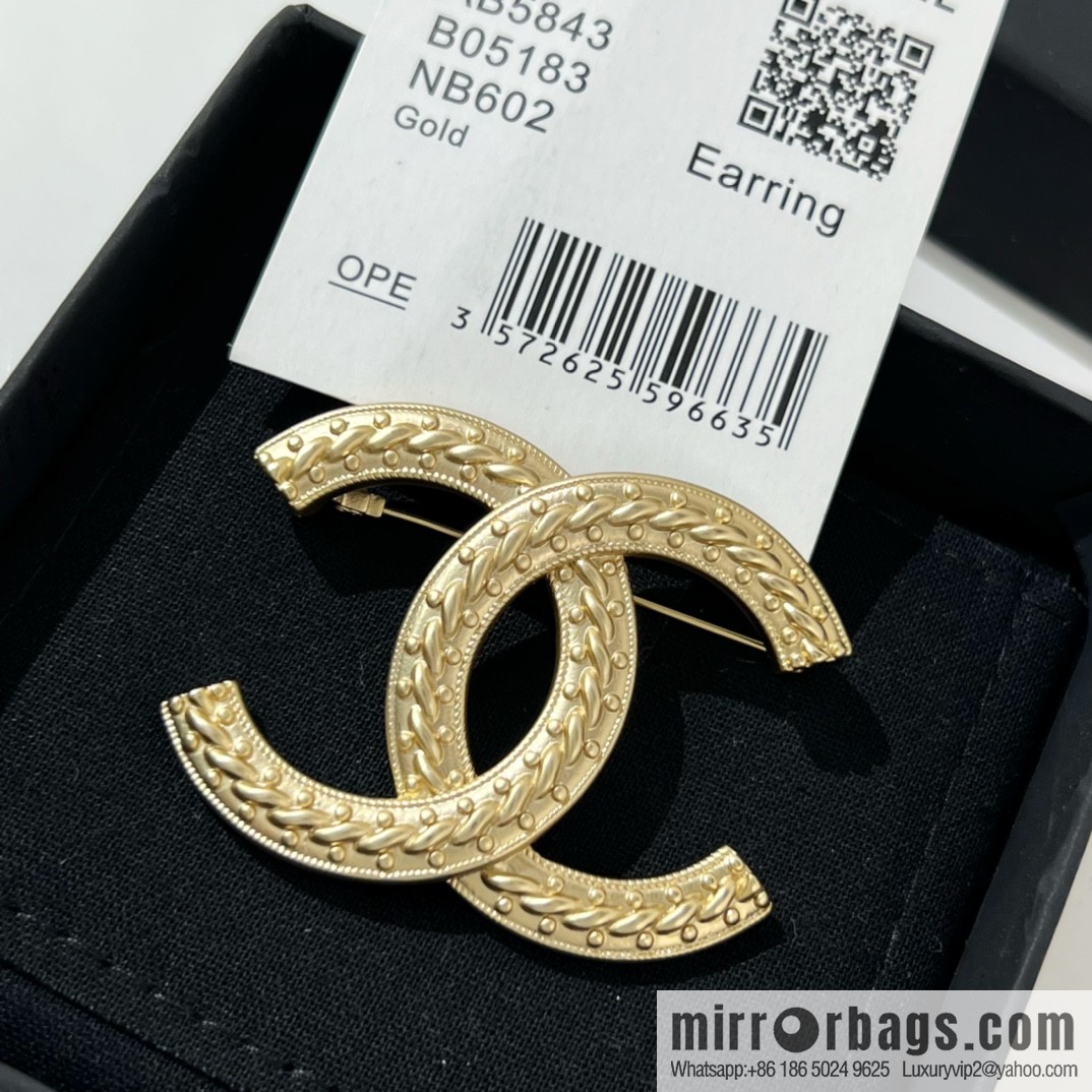 New ☑️ Chanel double c brooch