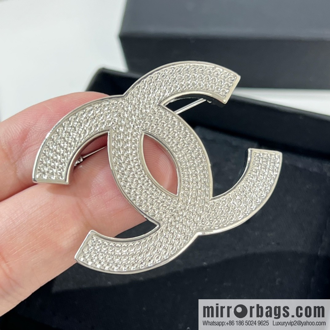 New ☑️ Chanel double c brooch