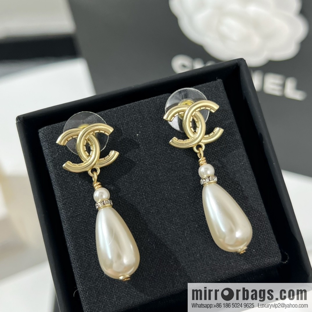 New ☑️ Chanel double c pearl stud earrings
