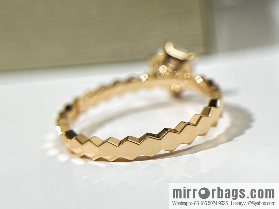 Chaumet Paris six-claw diamond ring