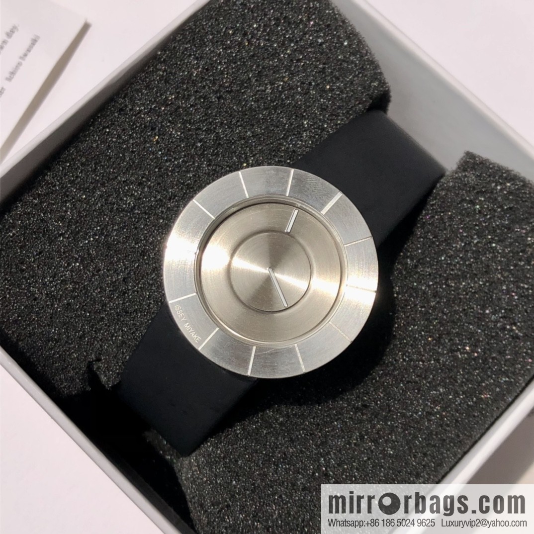 Issey Miyake! Original order quartz watch