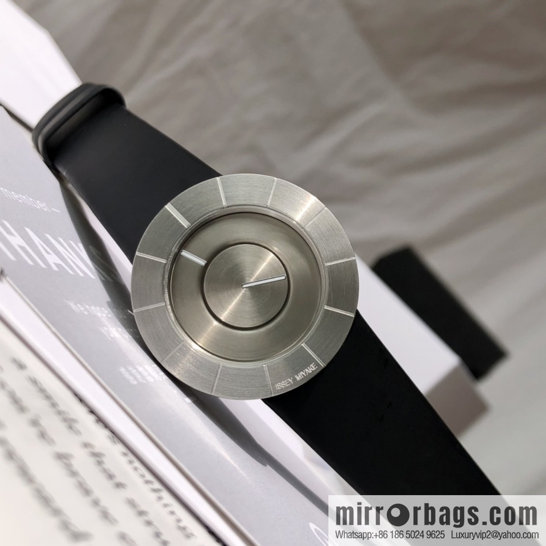 Issey Miyake! Original order quartz watch