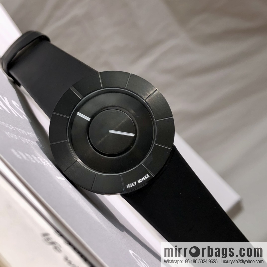 Issey Miyake! Original order quartz watch