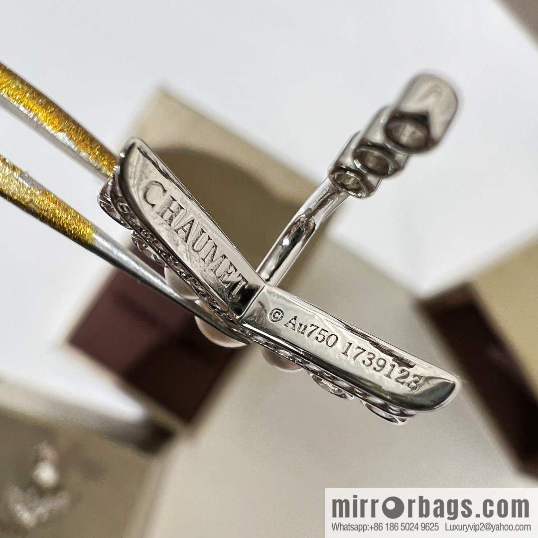 Chaumet Paris CHAUMET pearl V stud earrings