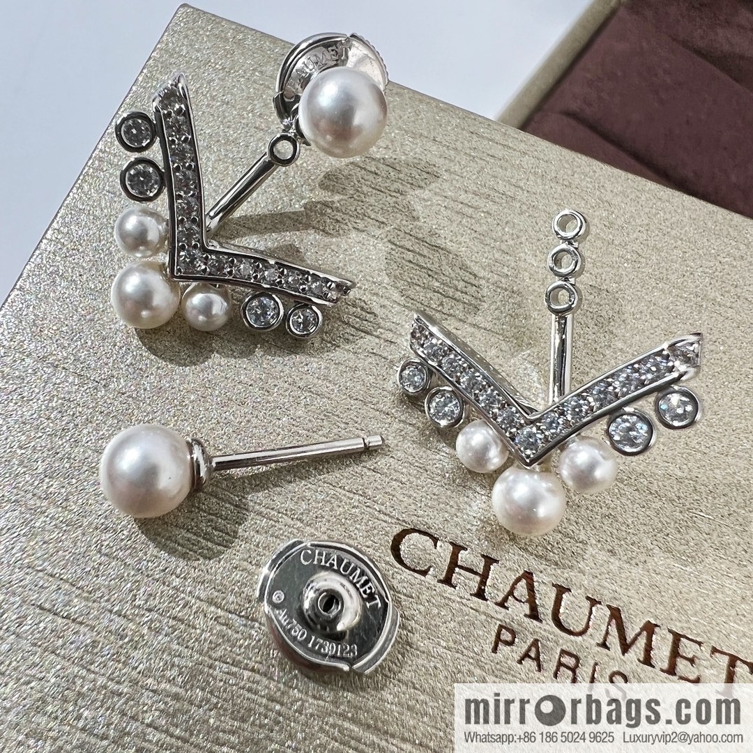 Chaumet Paris CHAUMET pearl V stud earrings