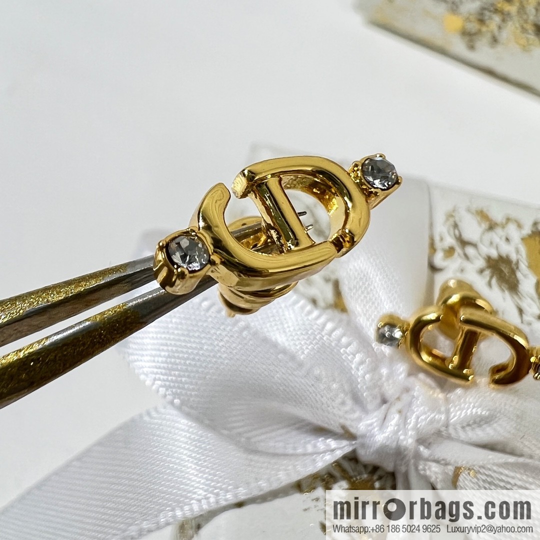 New ☑️ Dior CD letter stud earrings