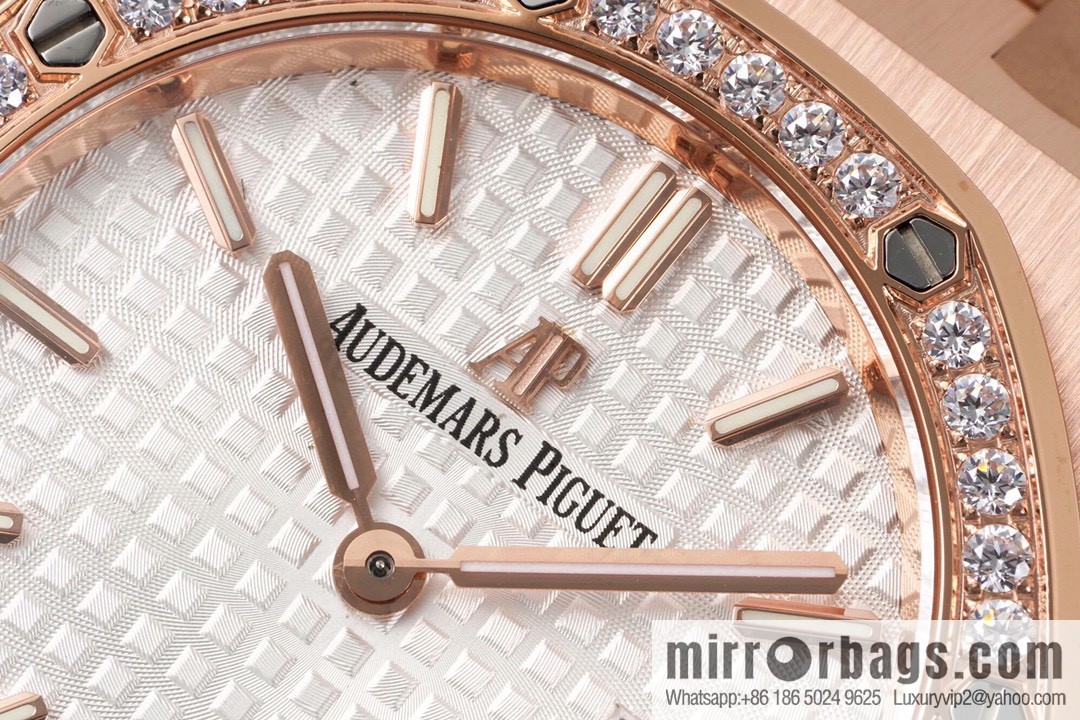 Audemars Piguet AP Royal Oak Quartz Women's Model 67651ST. ZZ.1261ST.01 Diameter 33mm