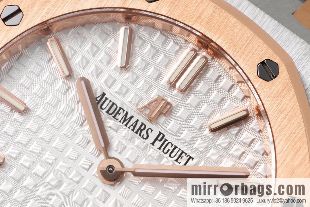 Audemars Piguet AP Royal Oak Quartz Women's Model 67651ST. ZZ.1261ST.01 Diameter 33mm