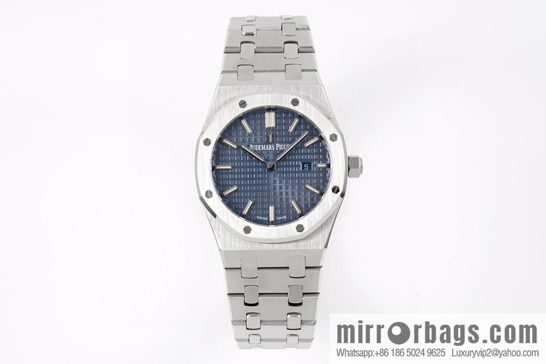 Audemars Piguet AP Royal Oak Quartz Women's Model 67651ST. ZZ.1261ST.01 Diameter 33mm