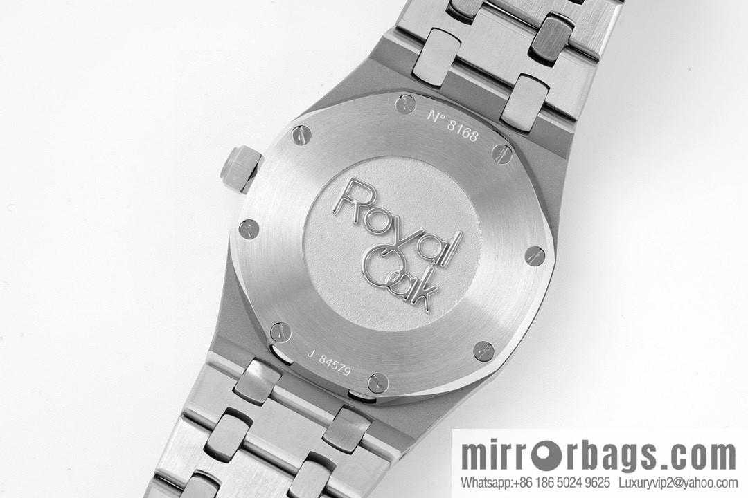 Audemars Piguet AP Royal Oak Quartz Women's Model 67651ST. ZZ.1261ST.01 Diameter 33mm