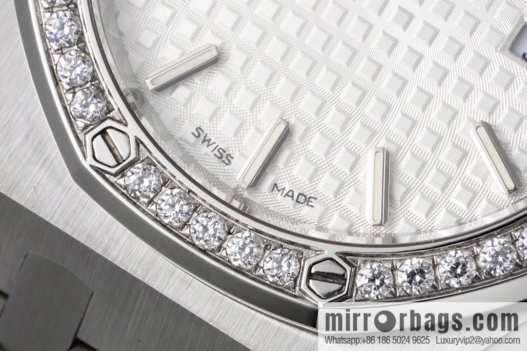 Audemars Piguet AP Royal Oak Quartz Women's Model 67651ST. ZZ.1261ST.01 Diameter 33mm