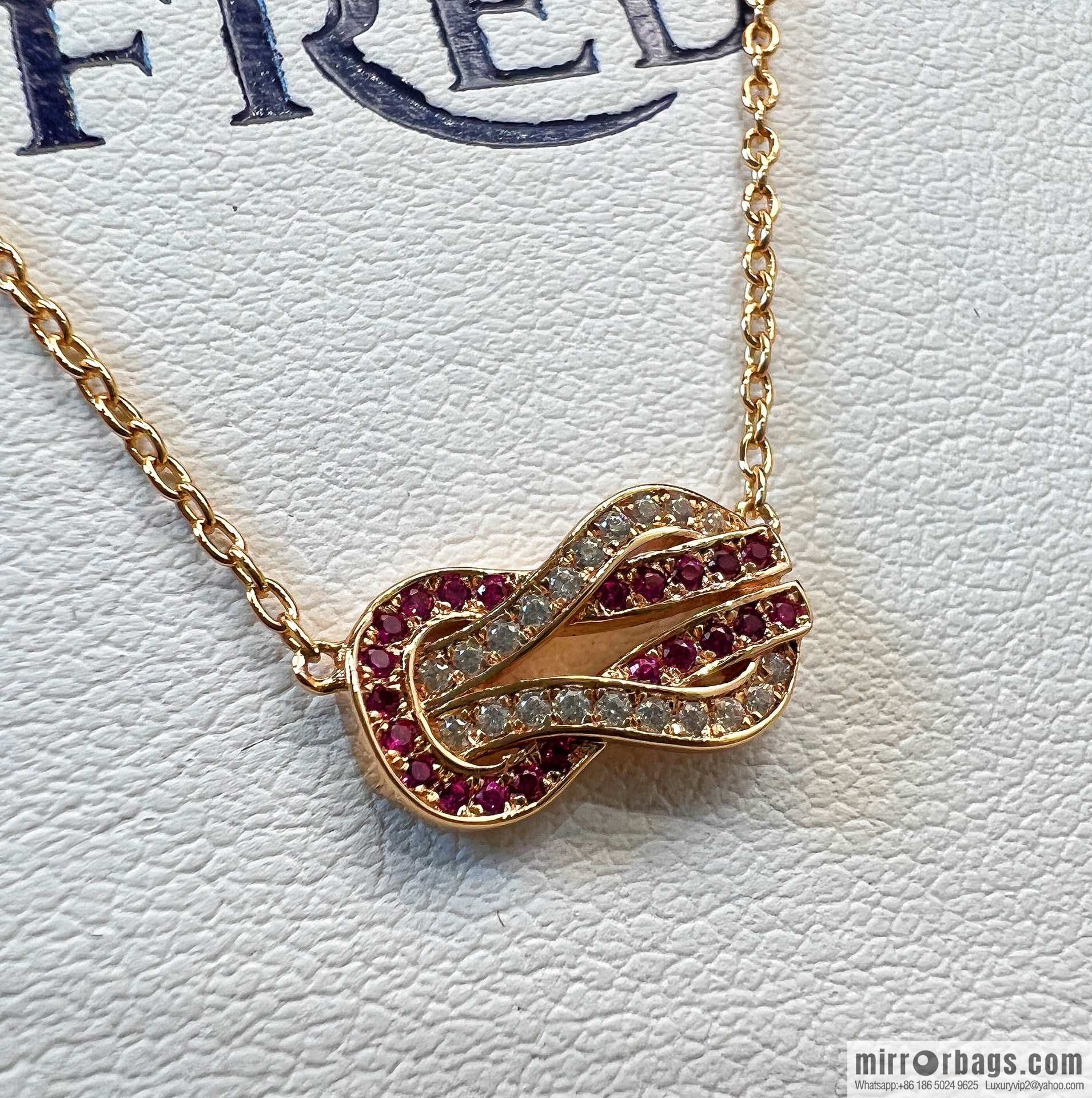 Fred Fred double horseshoe powder diamond necklace