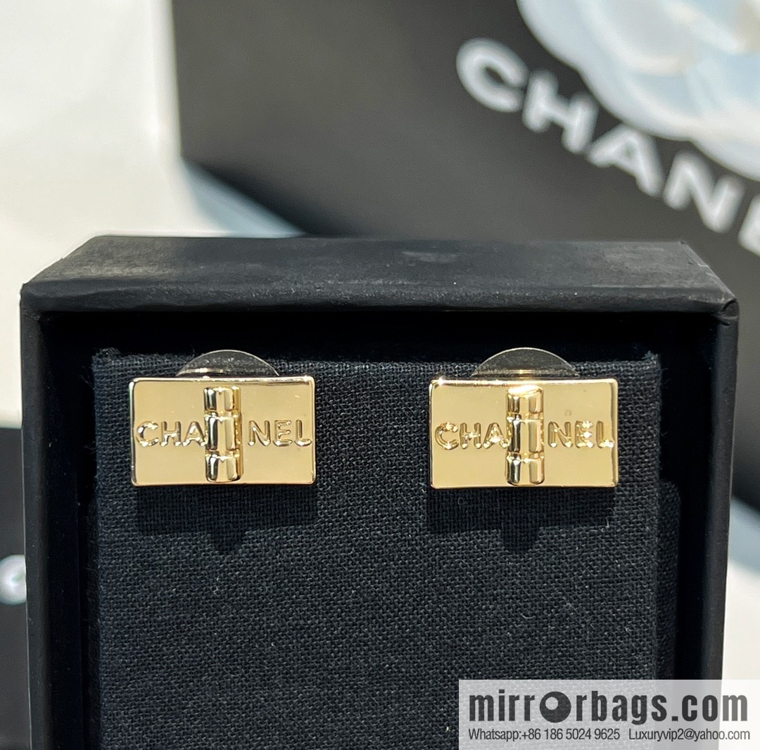 New ☑️ Chanel square gold stud earrings