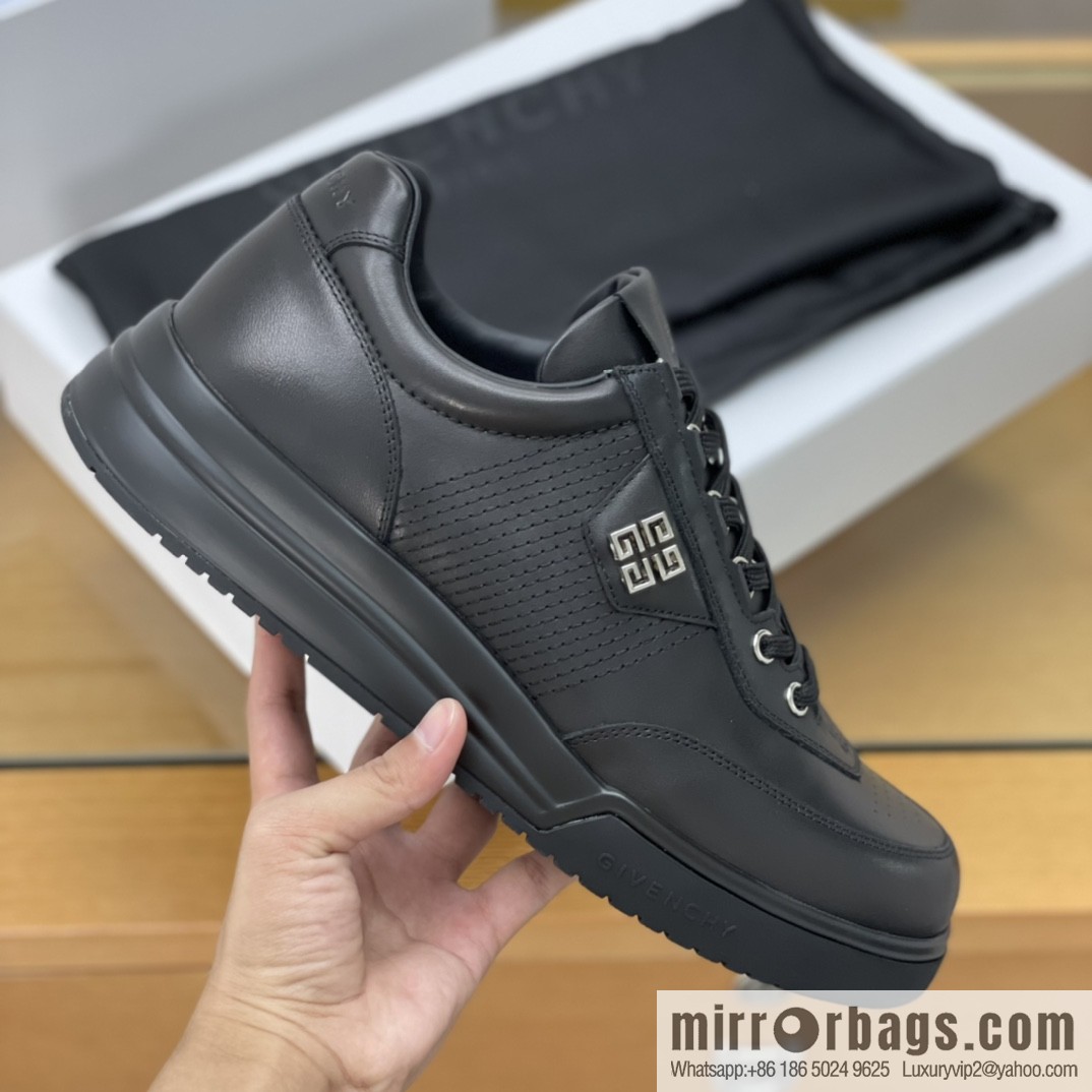 GIVENCHY Givenchy, made of leather, iconic metal buckle 4 G pattern New men's sports Casual Shoes