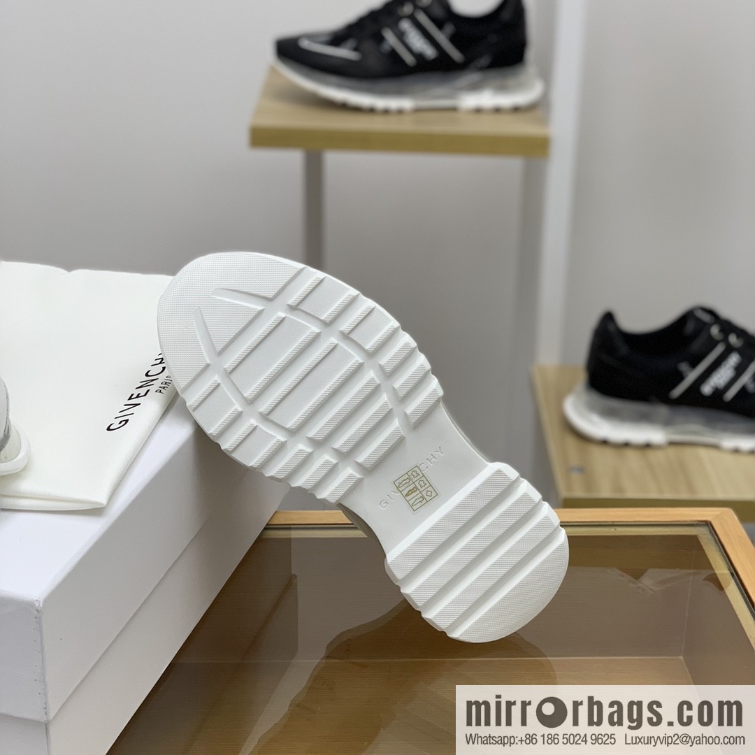 GIVENCHY Givenchy, made of leather, iconic metal buckle 4 G pattern New men's sports Casual Shoes