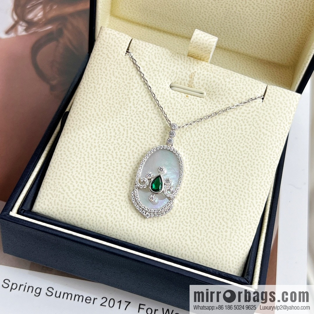 Chopard HAPPY DIAMONDS ICONS oval necklace