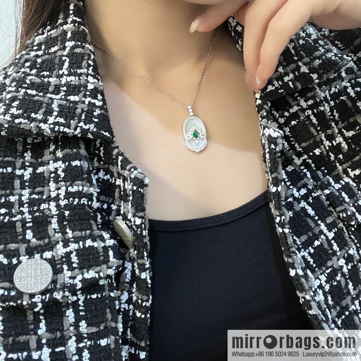 Chopard HAPPY DIAMONDS ICONS oval necklace