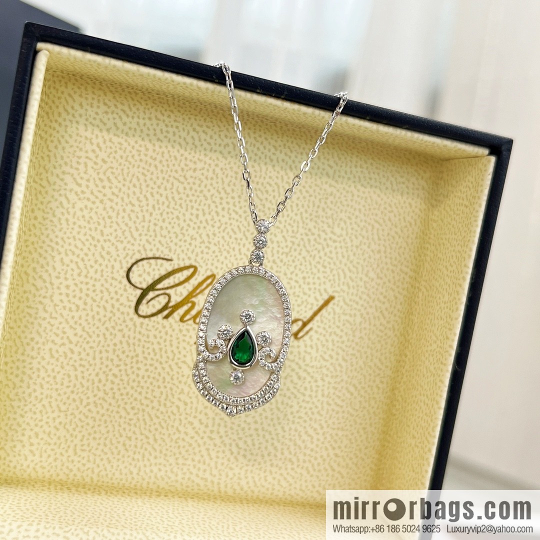 Chopard HAPPY DIAMONDS ICONS oval necklace