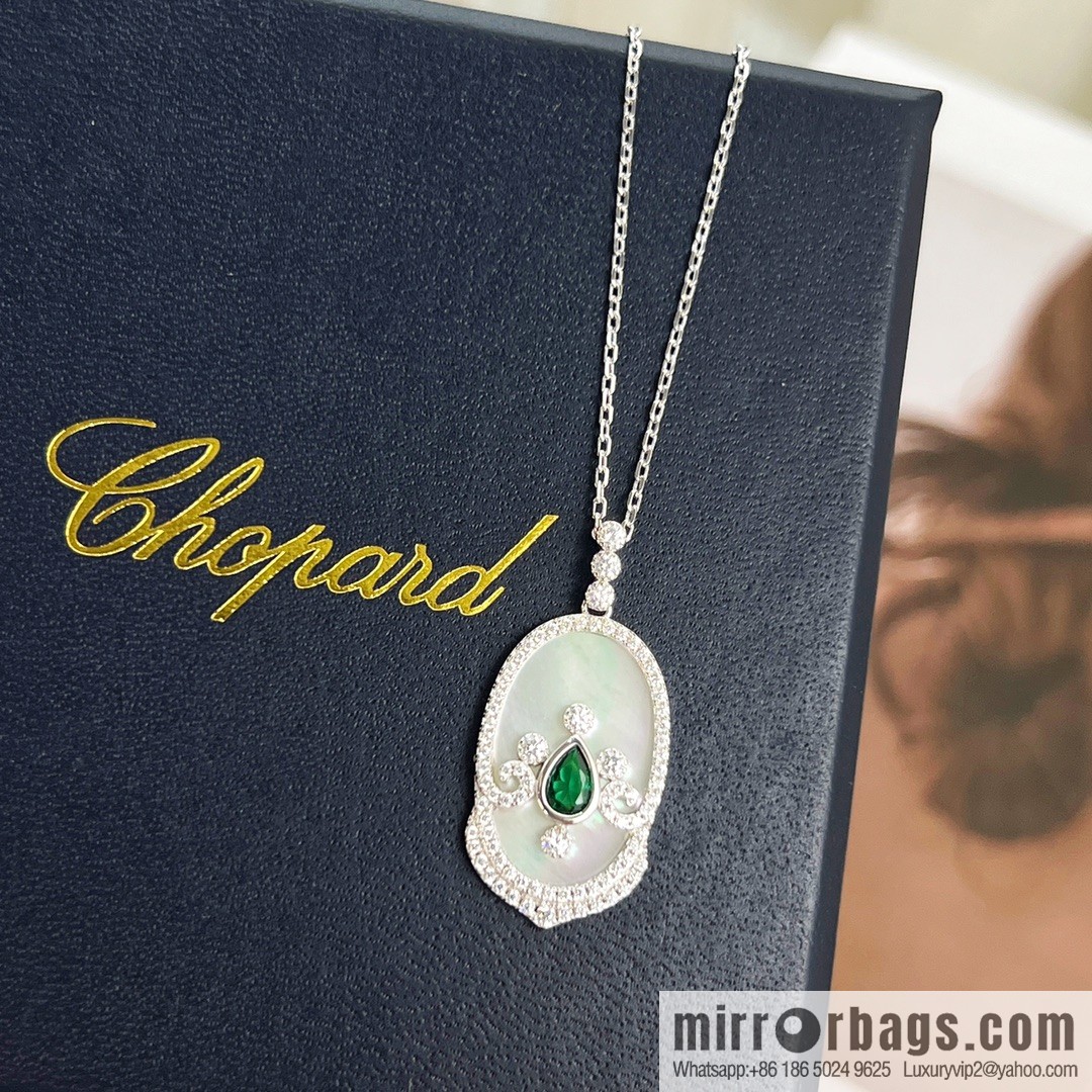 Chopard HAPPY DIAMONDS ICONS oval necklace