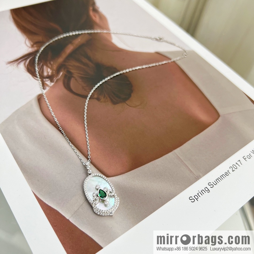 Chopard HAPPY DIAMONDS ICONS oval necklace