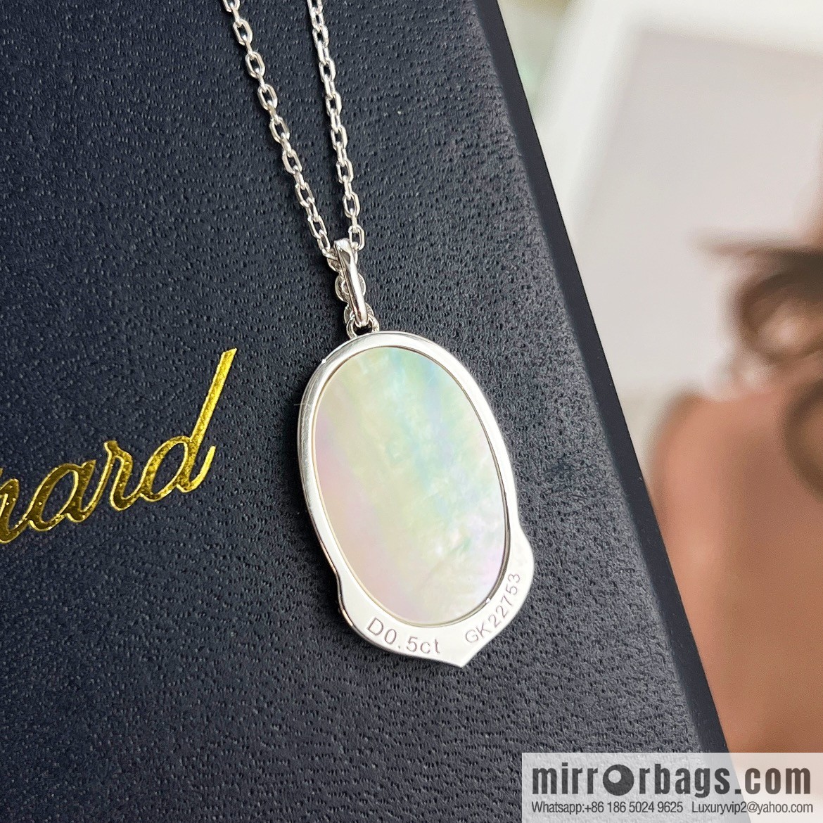 Chopard HAPPY DIAMONDS ICONS oval necklace