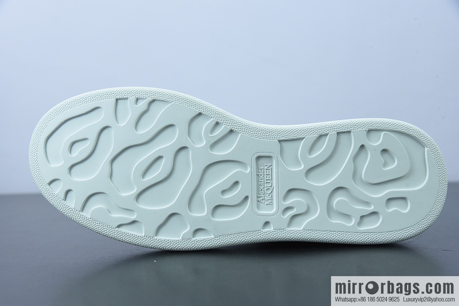 Alexander McQueen/Alexander McQueen, haze blue tail muffin shoes, thick sole heightening white shoes 0Y7H4