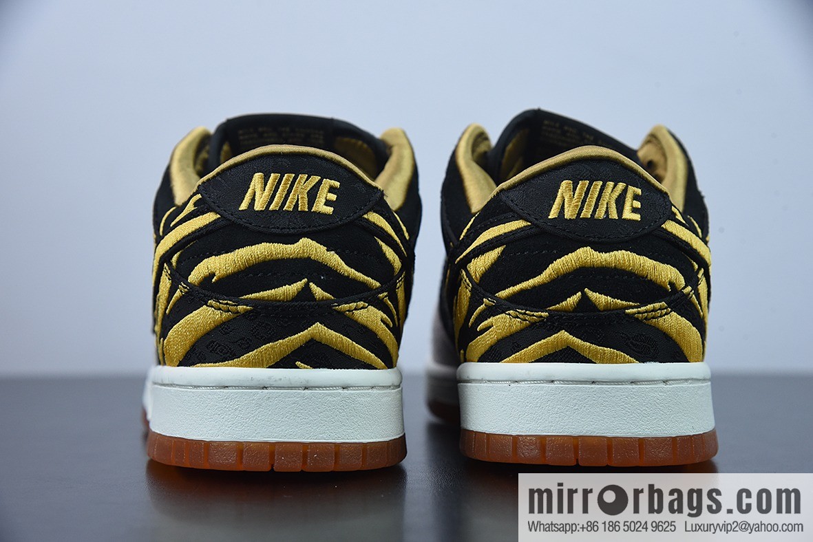 H03G5 pure original version Nk SB Dunk Low CNY Year of the Tiger black yellow tiger pattern SB dunk series Vintage low-top board shoes, item number: DQ5351-001