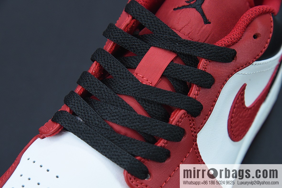 B09F3 AIR JORDAN 1 Low AJ1 Red, White and Black Vintage Basketball Shoes, Item Number: 553558-163