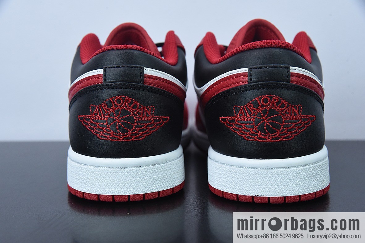 B09F3 AIR JORDAN 1 Low AJ1 Red, White and Black Vintage Basketball Shoes, Item Number: 553558-163