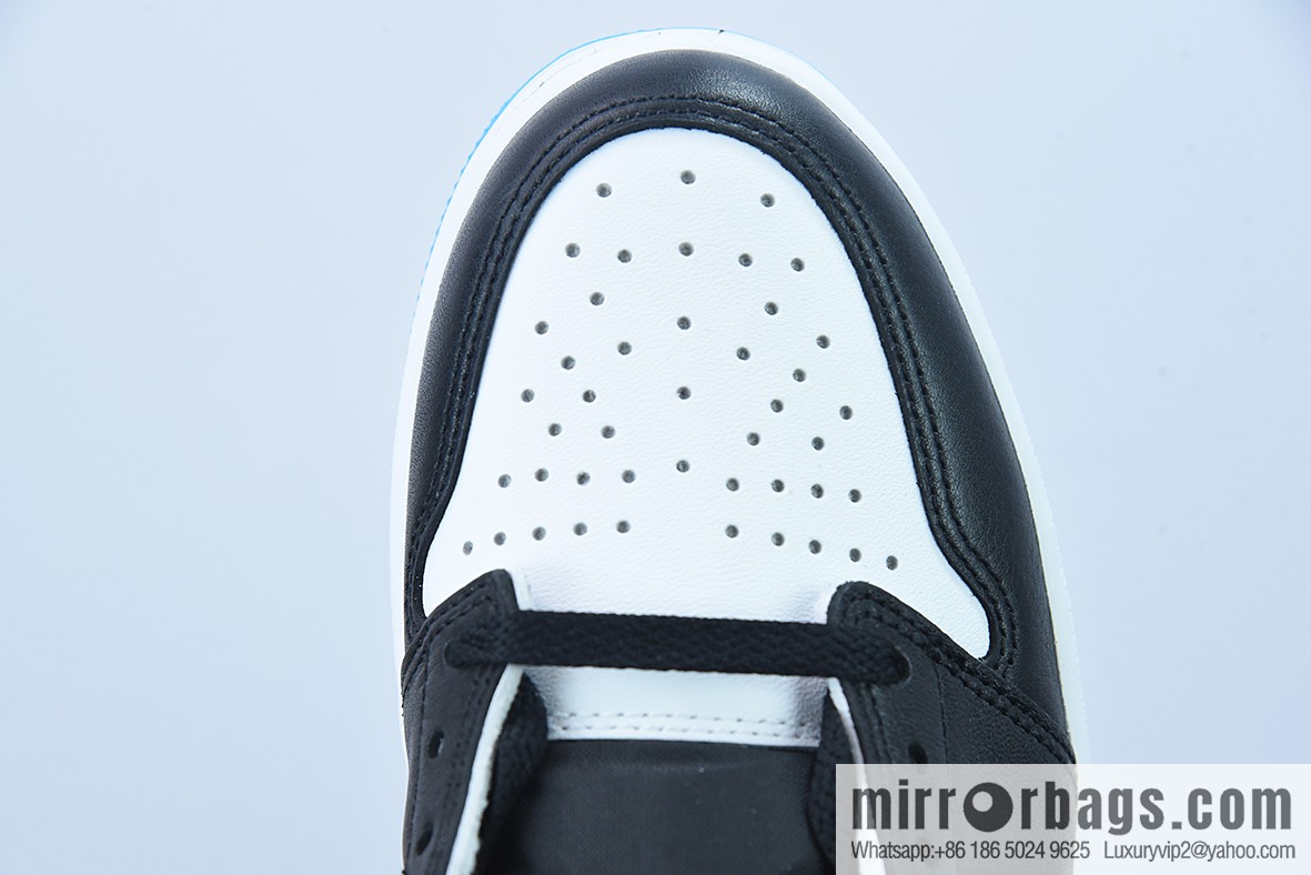 D0F5S4 pure original Air Jordan AJ1 Low OG black and blue toe low top, item number: CZ0790-104