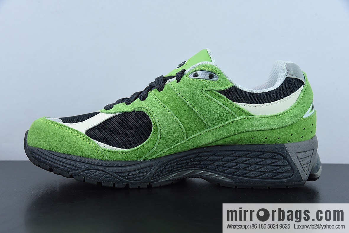 New Balance ML2002 Series Vintage Daddy Style Unisex Casual Shoes Couple Versatile Jogging Shoes Sports Men's Shoes Women's Shoes M2002RGZ